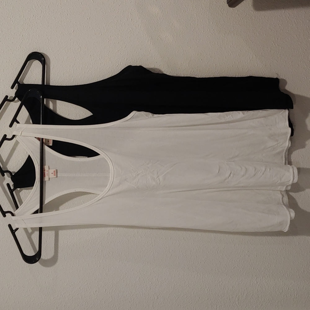 Mossimo Brand 2 Pack of Tanks, Small & Medium